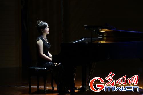 师生同台演绎钢琴名曲 促进教学相长