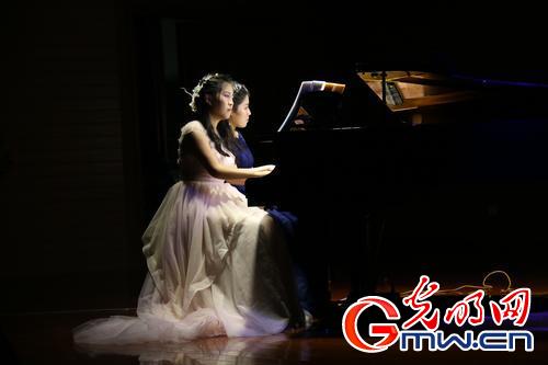 师生同台演绎钢琴名曲 促进教学相长