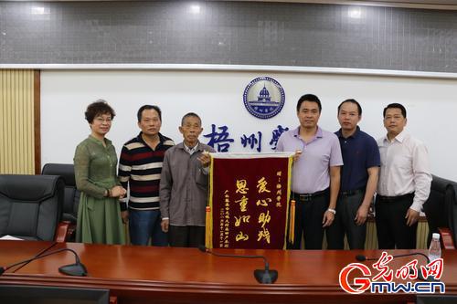 辨乡音寻亲人 精准扶贫让失散亲人重聚